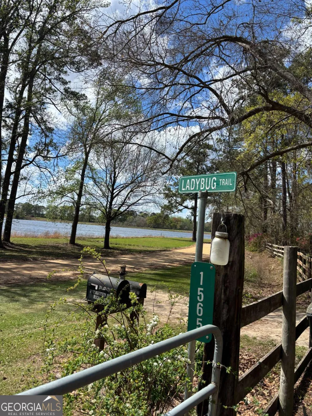 1565 East Lake DR Screven, GA 31560