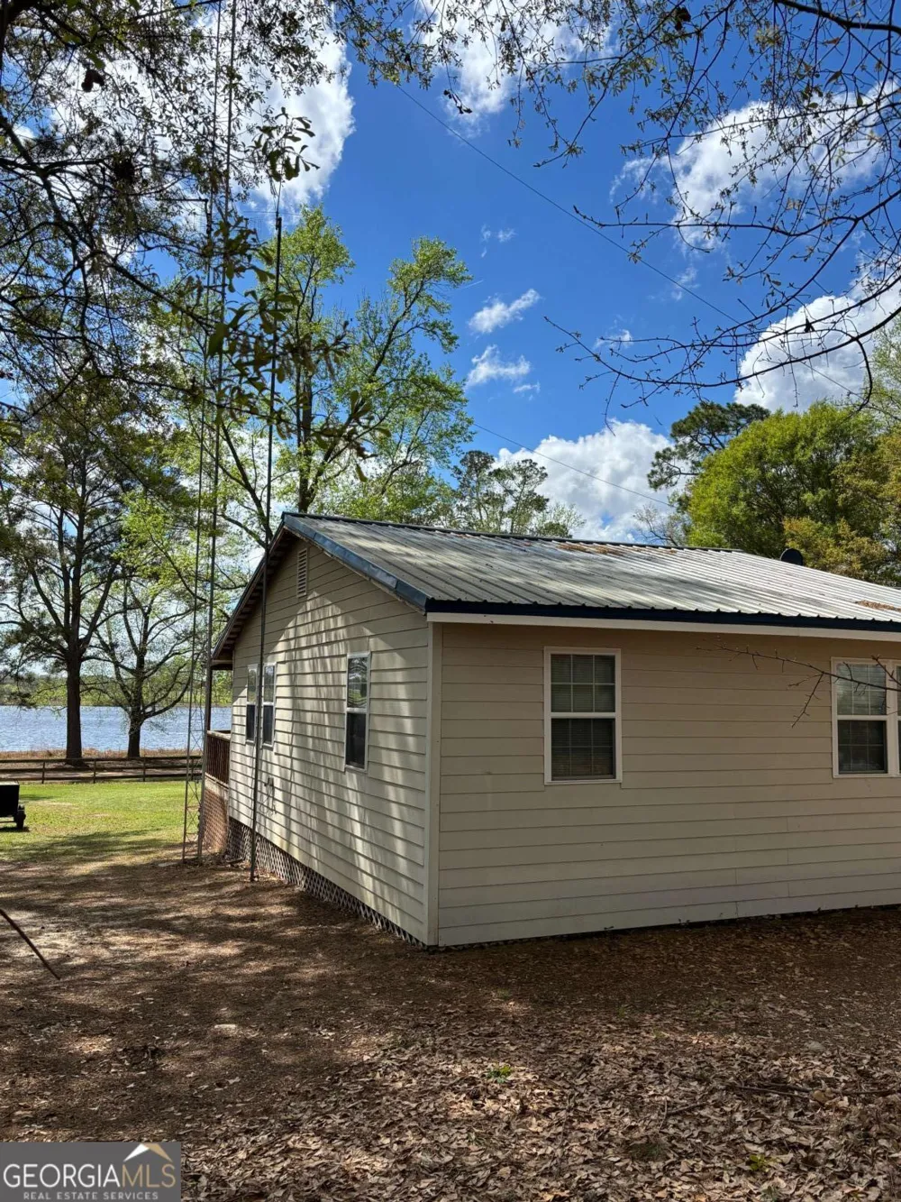 1565 East Lake DR Screven, GA 31560