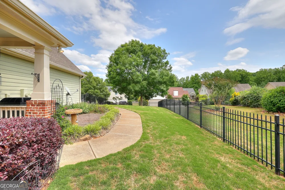 125 Hawthorn WAY Hoschton, GA 30548
