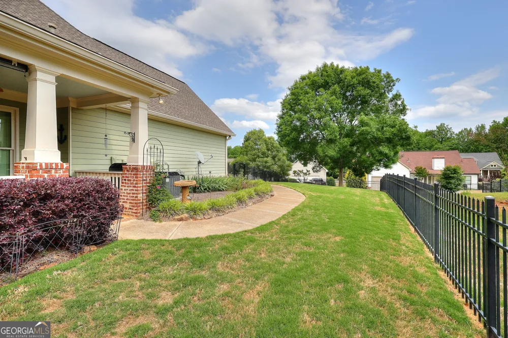 125 Hawthorn WAY Hoschton, GA 30548