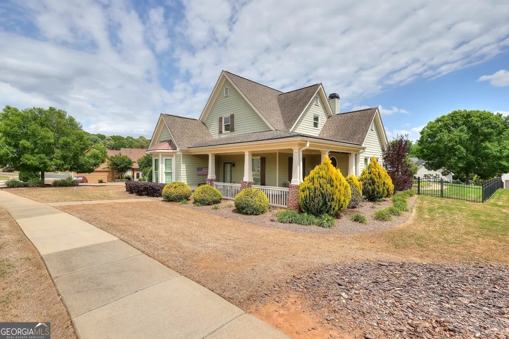 125 Hawthorn WAY Hoschton, GA 30548