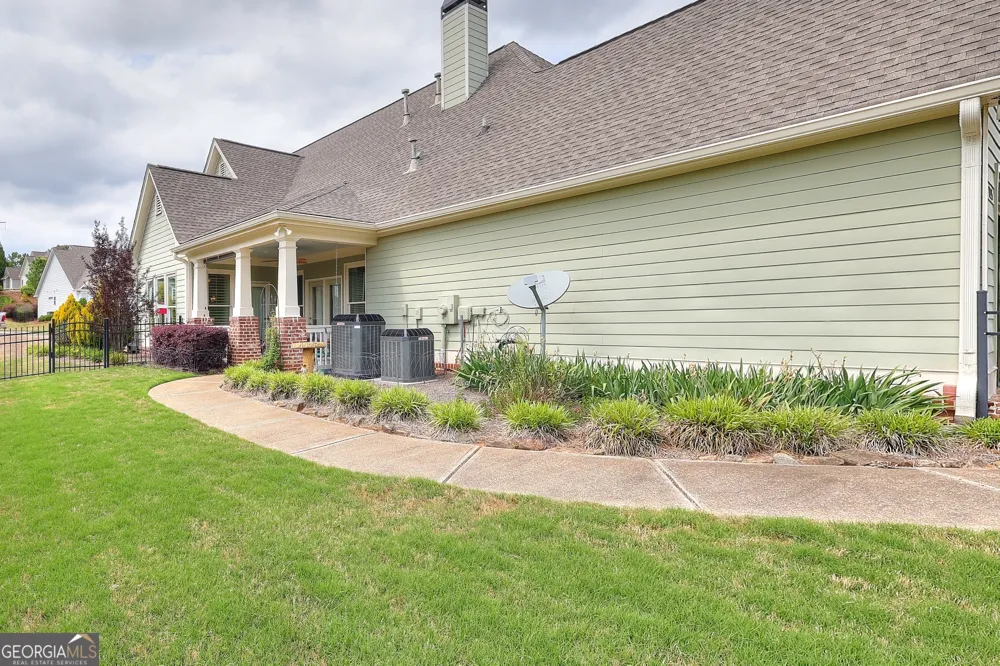 125 Hawthorn WAY Hoschton, GA 30548