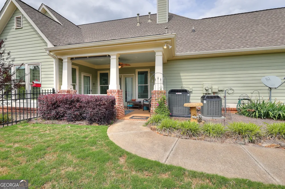 125 Hawthorn WAY Hoschton, GA 30548