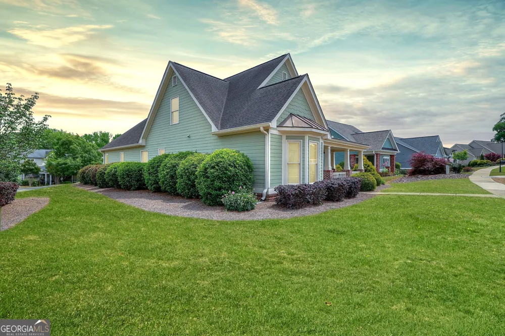 125 Hawthorn WAY Hoschton, GA 30548