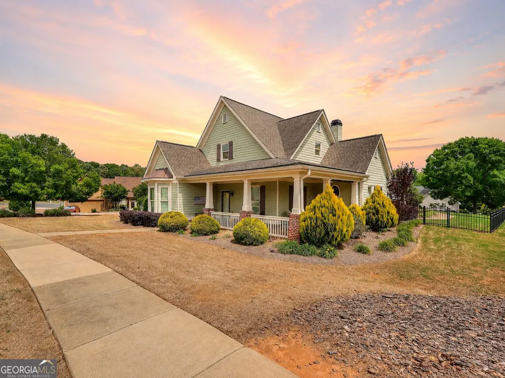 125 Hawthorn WAY Hoschton, GA 30548