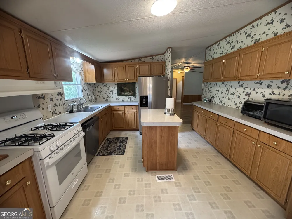 7201 Bowen RD Twin City, GA 30471