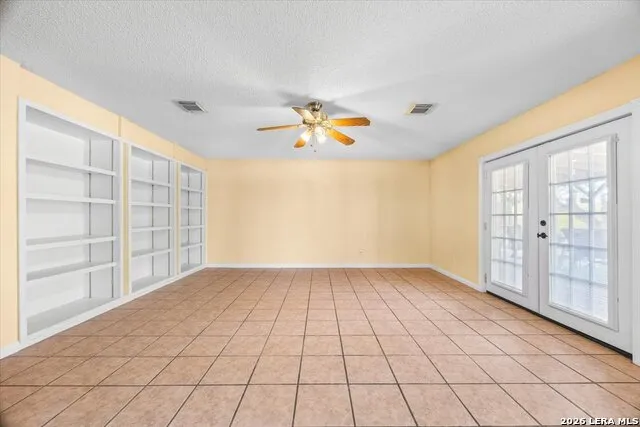 797 KILLARNEY RD Floresville, TX 78114