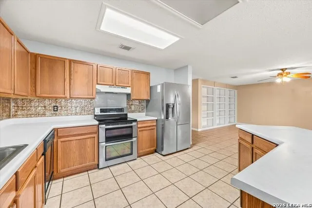 797 KILLARNEY RD Floresville, TX 78114