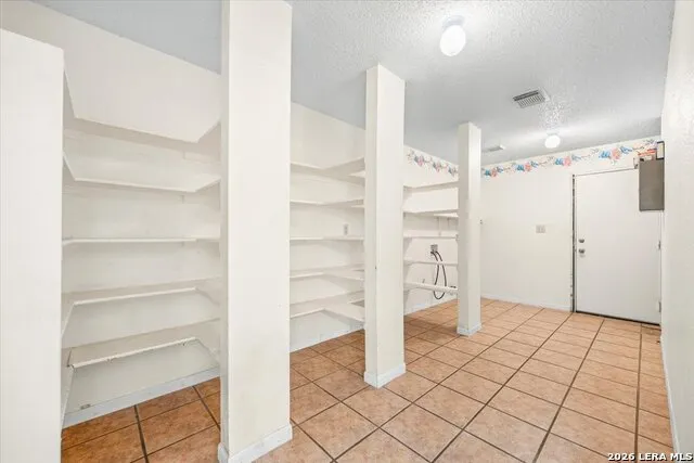 797 KILLARNEY RD Floresville, TX 78114