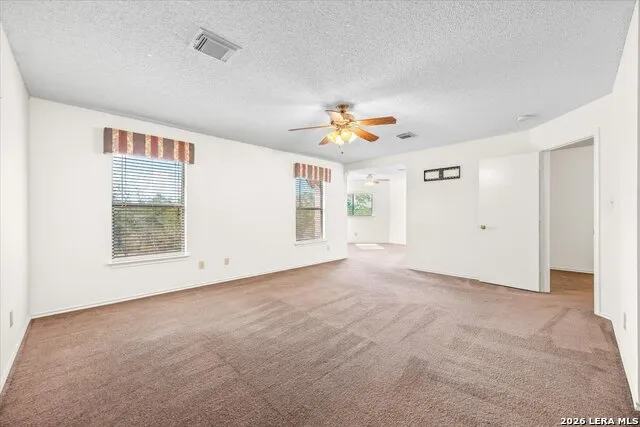 797 KILLARNEY RD Floresville, TX 78114