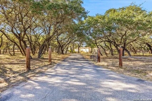797 KILLARNEY RD Floresville, TX 78114