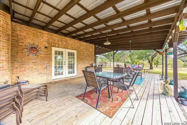 797 KILLARNEY RD Floresville, TX 78114