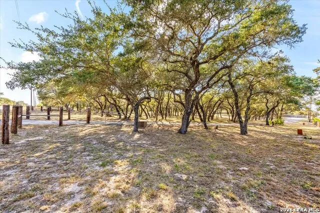 797 KILLARNEY RD Floresville, TX 78114