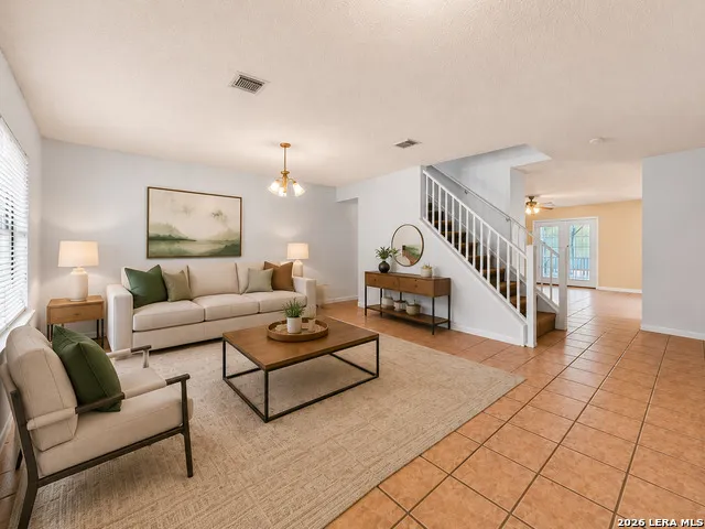 797 KILLARNEY RD Floresville, TX 78114