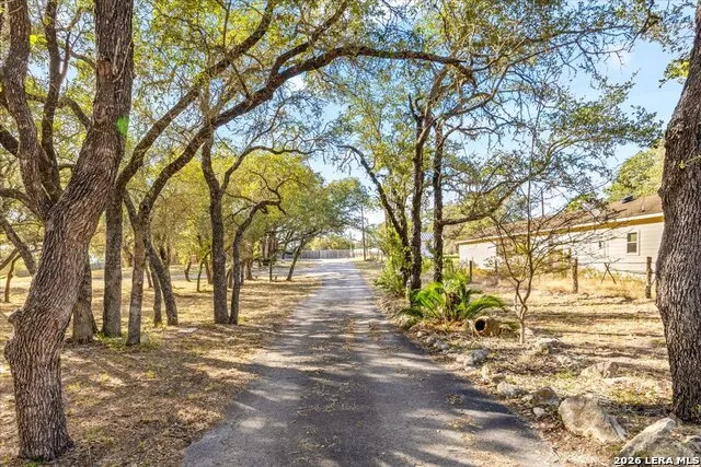 797 KILLARNEY RD Floresville, TX 78114