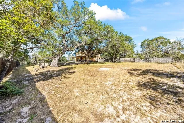 797 KILLARNEY RD Floresville, TX 78114