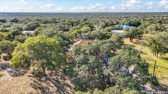 797 KILLARNEY RD Floresville, TX 78114