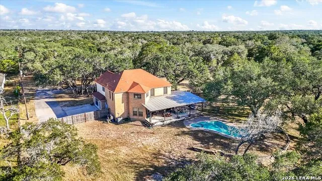 797 KILLARNEY RD Floresville, TX 78114