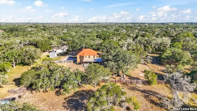 797 KILLARNEY RD Floresville, TX 78114