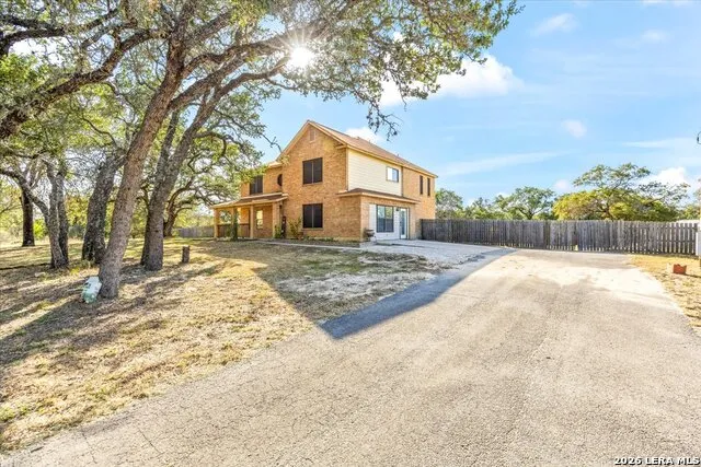 797 KILLARNEY RD Floresville, TX 78114