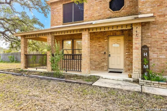 797 KILLARNEY RD Floresville, TX 78114
