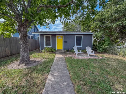 707 E Jones