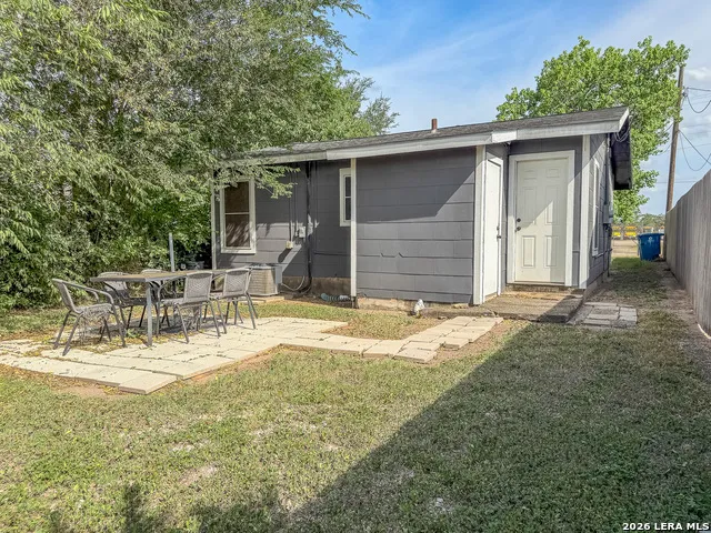 707 E Jones Beeville, TX 78102