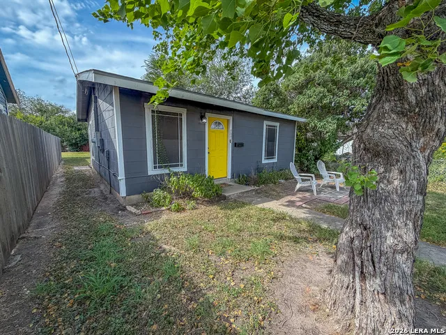 707 E Jones Beeville, TX 78102