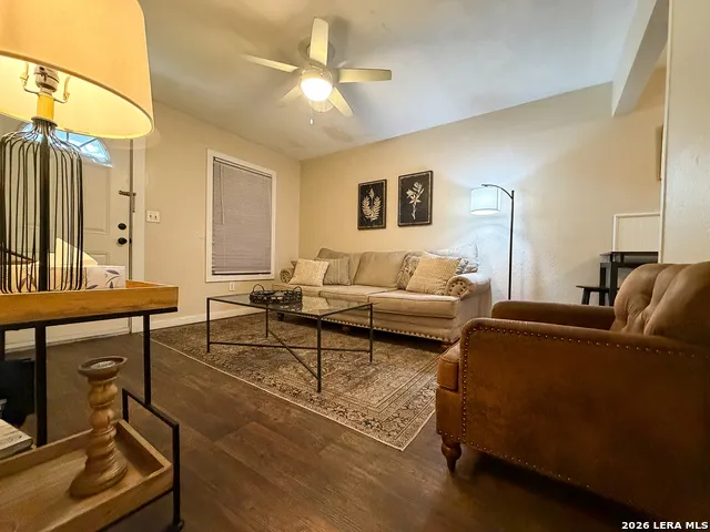 707 E Jones Beeville, TX 78102