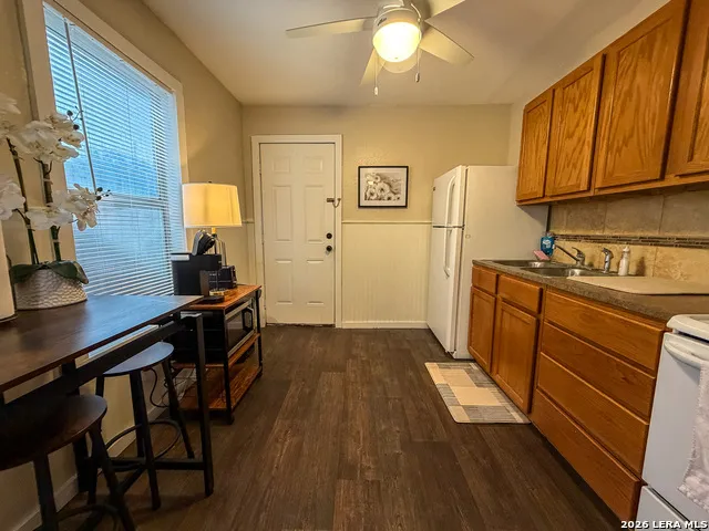 707 E Jones Beeville, TX 78102