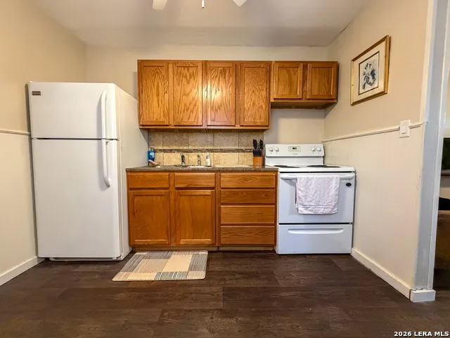 707 E Jones Beeville, TX 78102