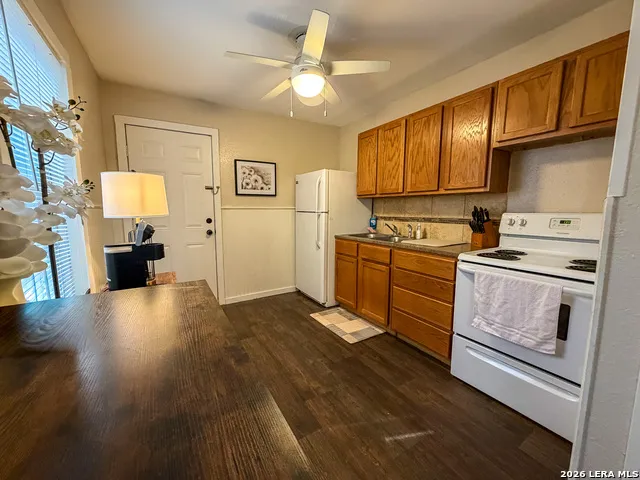 707 E Jones Beeville, TX 78102