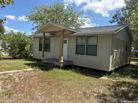 902 AARON PL