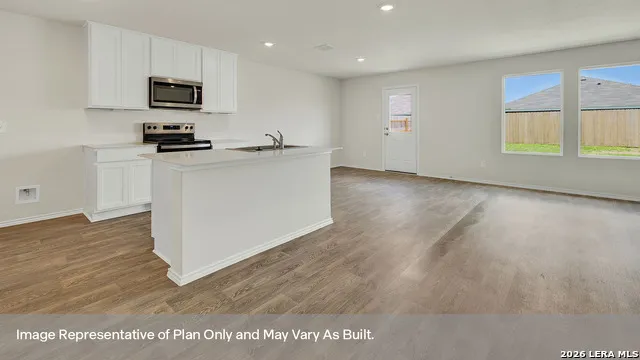 1006 Gladys Run Seguin, TX 78155