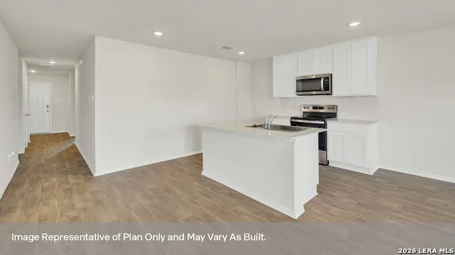 1006 Gladys Run Seguin, TX 78155