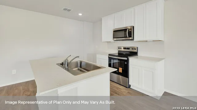 1006 Gladys Run Seguin, TX 78155