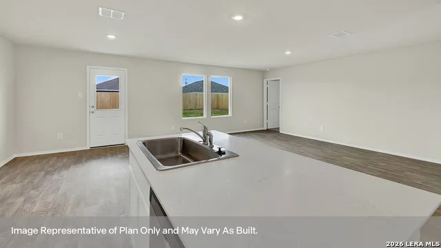 1006 Gladys Run Seguin, TX 78155