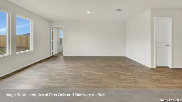 1006 Gladys Run Seguin, TX 78155