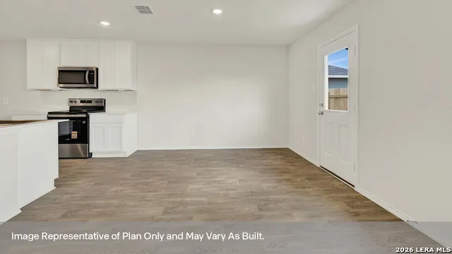 1006 Gladys Run Seguin, TX 78155
