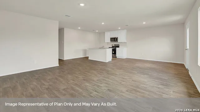 1006 Gladys Run Seguin, TX 78155