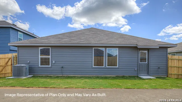 1006 Gladys Run Seguin, TX 78155