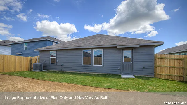 1006 Gladys Run Seguin, TX 78155