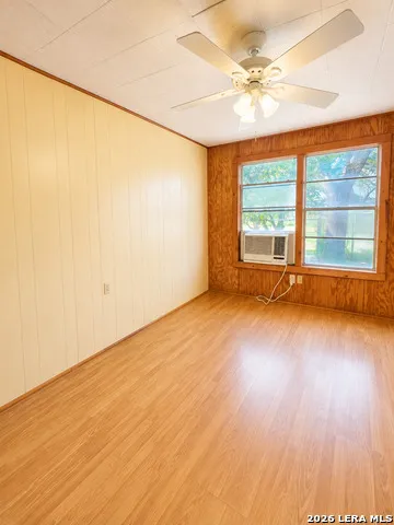 305 WALTOM AVE Jourdanton, TX 78026