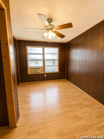 305 WALTOM AVE Jourdanton, TX 78026
