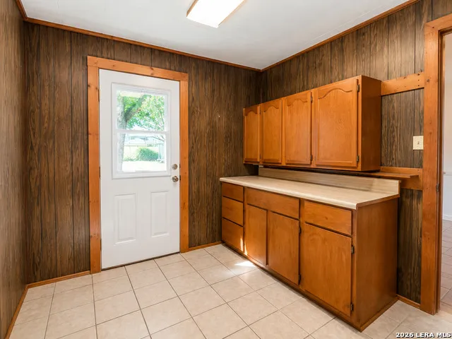 305 WALTOM AVE Jourdanton, TX 78026