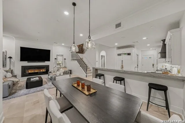 123 EATON ST #102 Unit 102 Alamo Heights, TX 78209