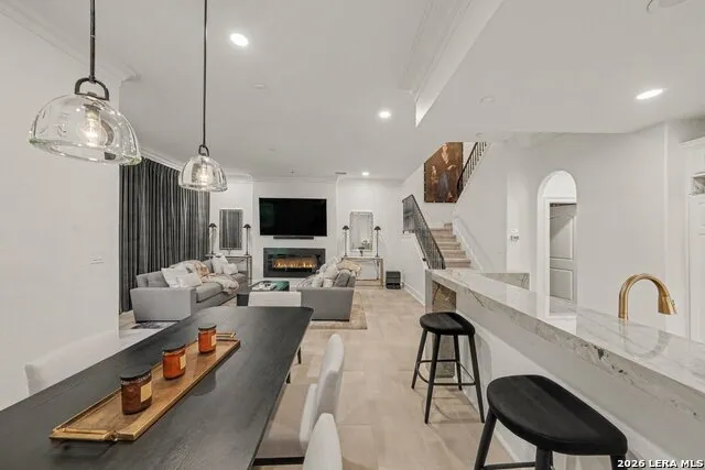 123 EATON ST #102 Unit 102 Alamo Heights, TX 78209