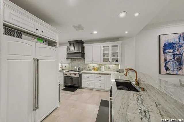 123 EATON ST #102 Unit 102 Alamo Heights, TX 78209