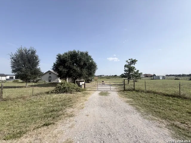 116 Palomino Trail Natalia, TX 78059