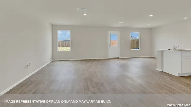 1102 INDIAN WAY Seguin, TX 78155